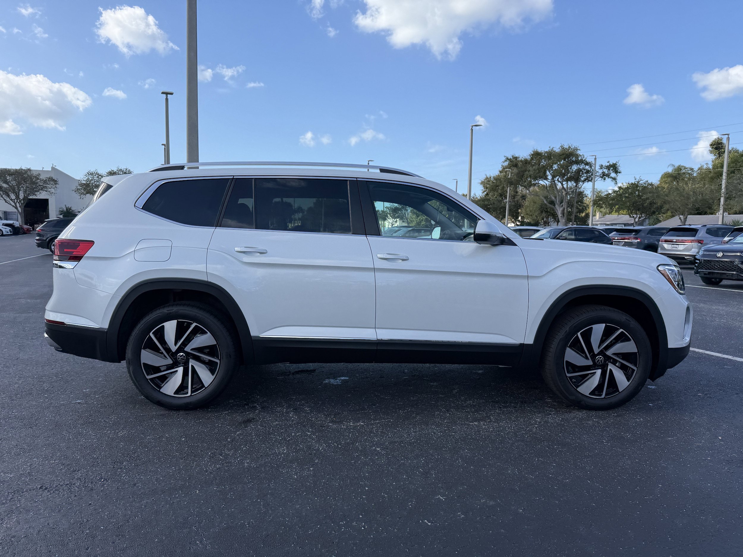 New 2026 Volkswagen Atlas SEL AWD/4WD image 2