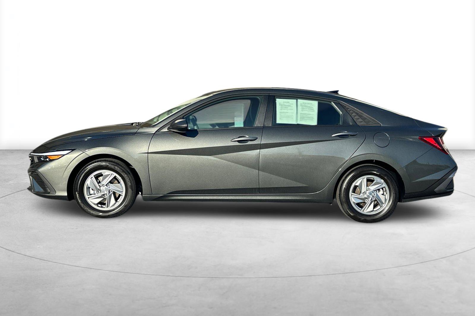 Certified 2026 Hyundai Elantra SE FWD image 3