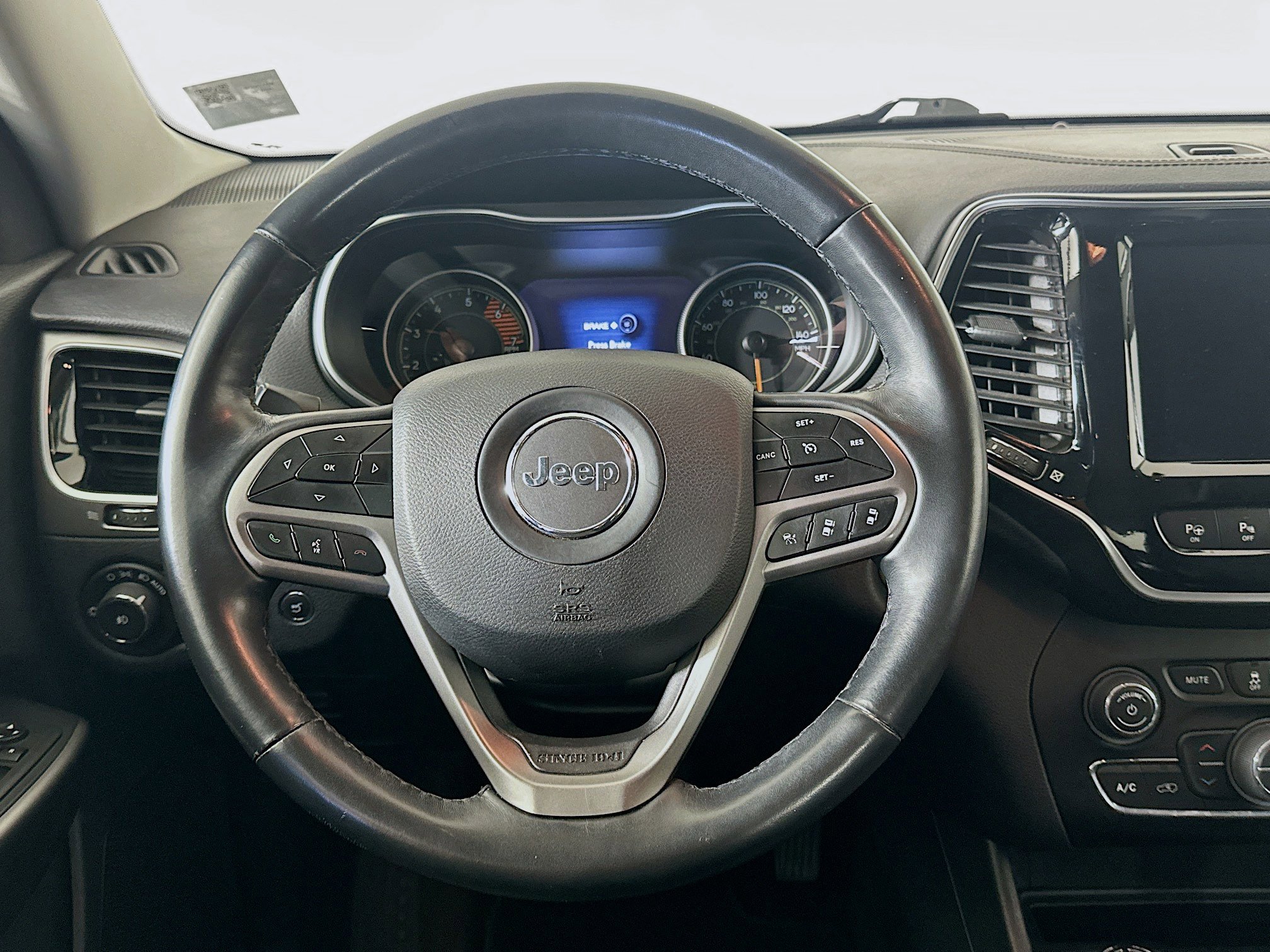 Used 2019 Jeep Cherokee Limited w/ Luxury Group AWD/4WD image 18