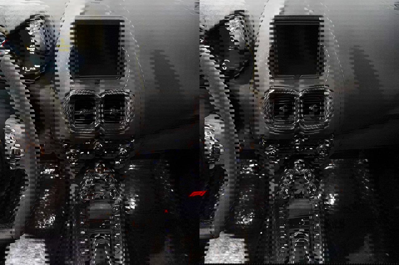 Used 2023 Aston Martin V8 Vantage Coupe image 11