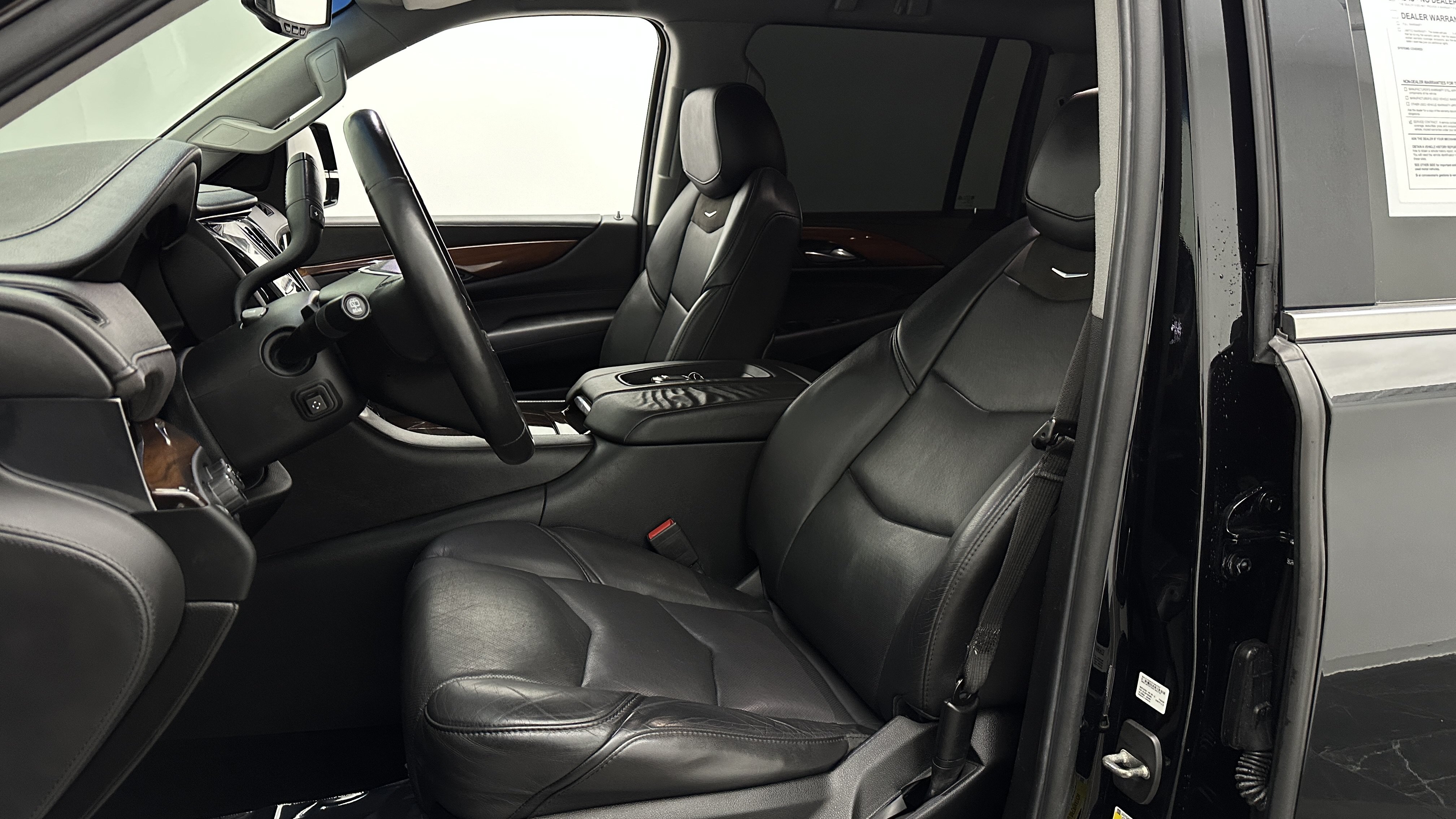Used 2018 Cadillac Escalade ESV 4WD image 17