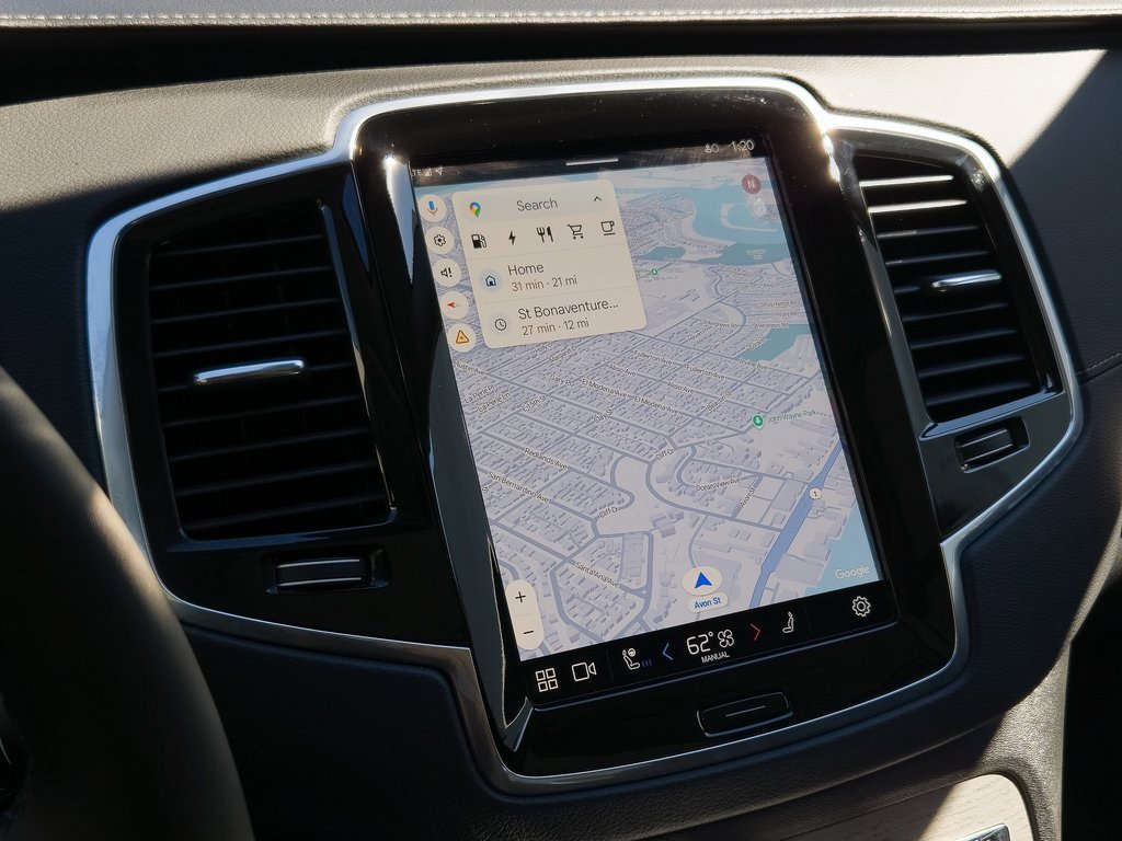 Used 2025 Volvo XC90 T8 Ultra w/ Protection Package Premier image 16