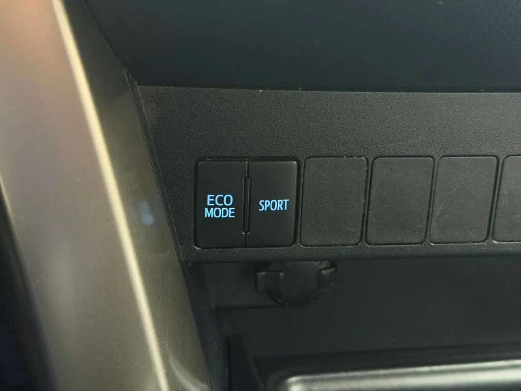 Used 2014 Toyota RAV4 LE AWD/4WD image 15