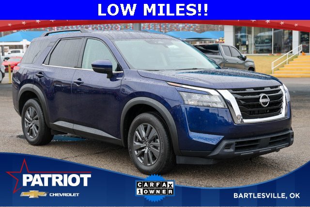 Used 2025 Nissan Pathfinder SV image 1