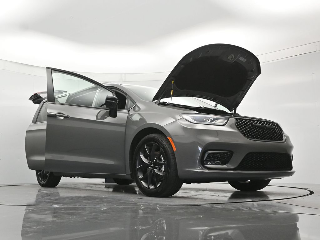Used 2025 Chrysler Pacifica Limited FWD image 50