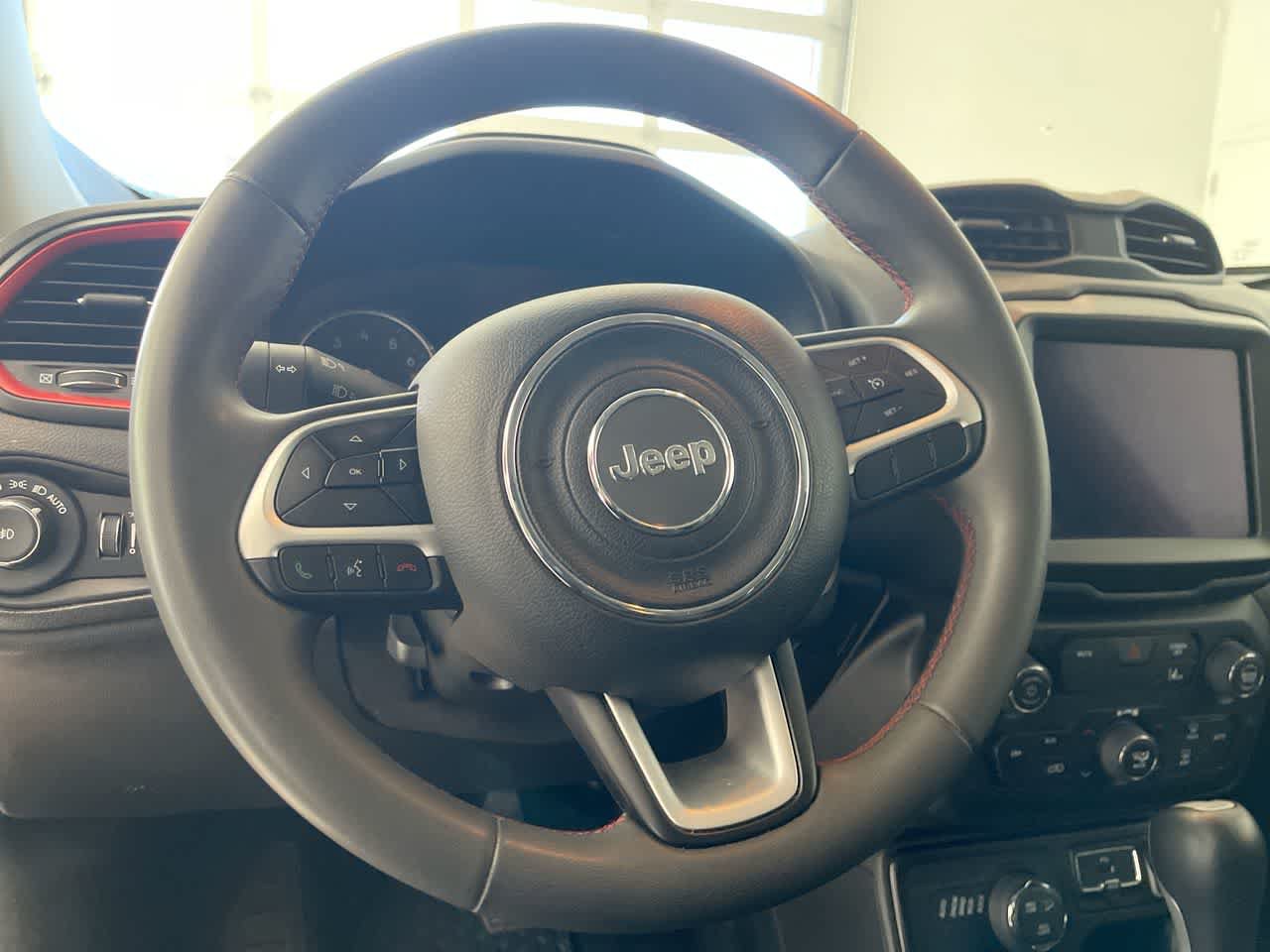 Used 2023 Jeep Renegade Trailhawk AWD/4WD image 14