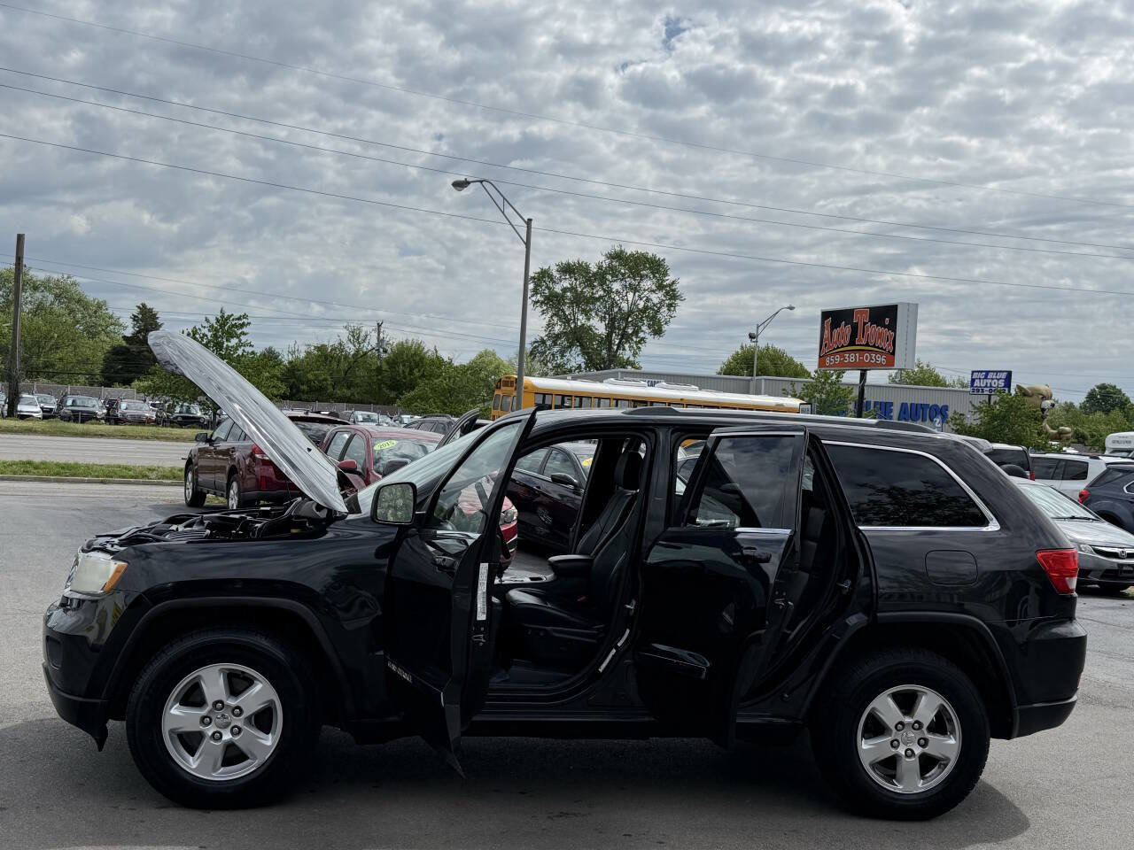 Used 2011 Jeep Grand Cherokee Laredo AWD/4WD image 19