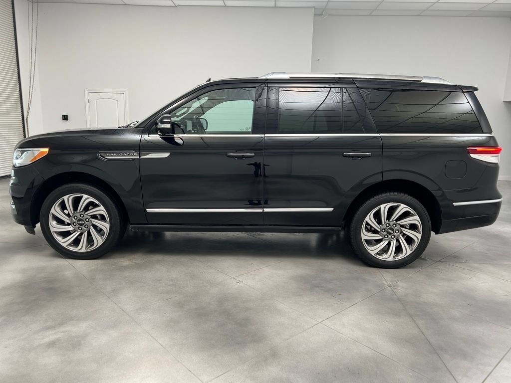 Used 2024 Lincoln Navigator Reserve AWD/4WD image 5