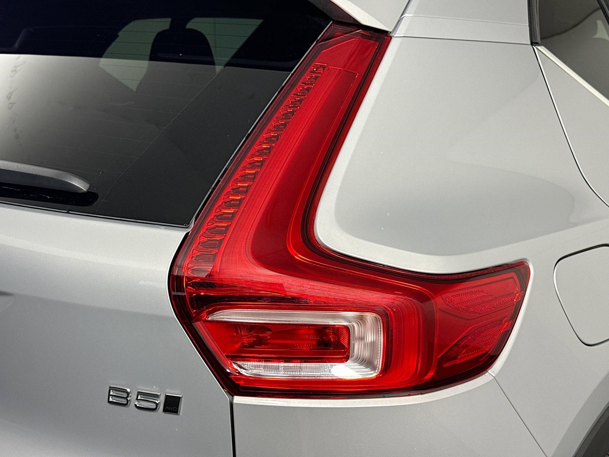 Used 2025 Volvo XC40 B5 Core image 34