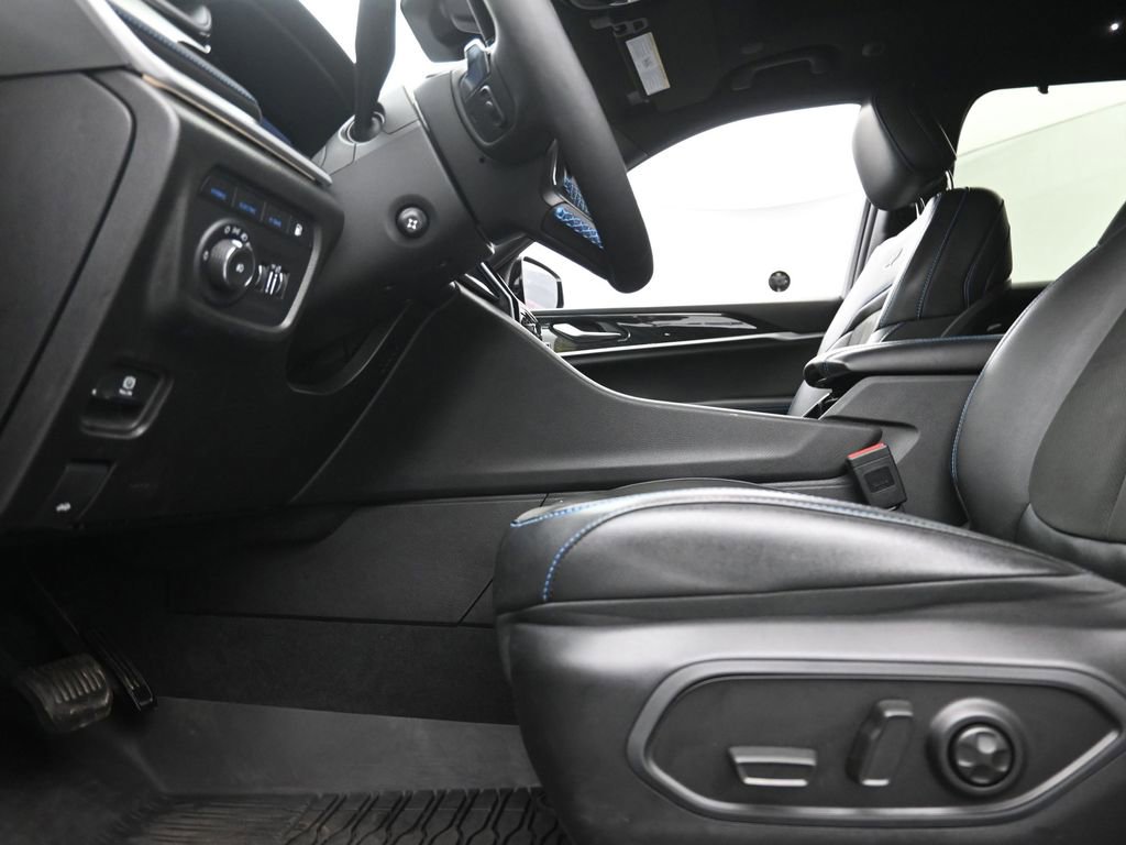 Used 2023 Jeep Grand Cherokee Trailhawk w/ Advanced Protech Group II image 13