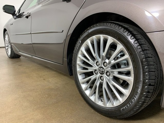 Used 2019 Toyota Avalon Limited image 15