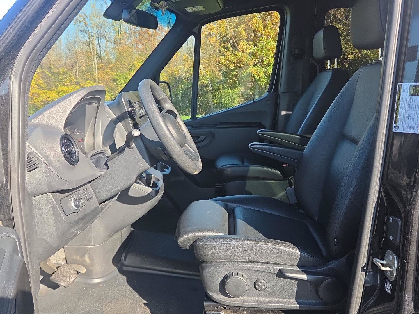 Used 2019 Mercedes-Benz Sprinter 2500 image 12