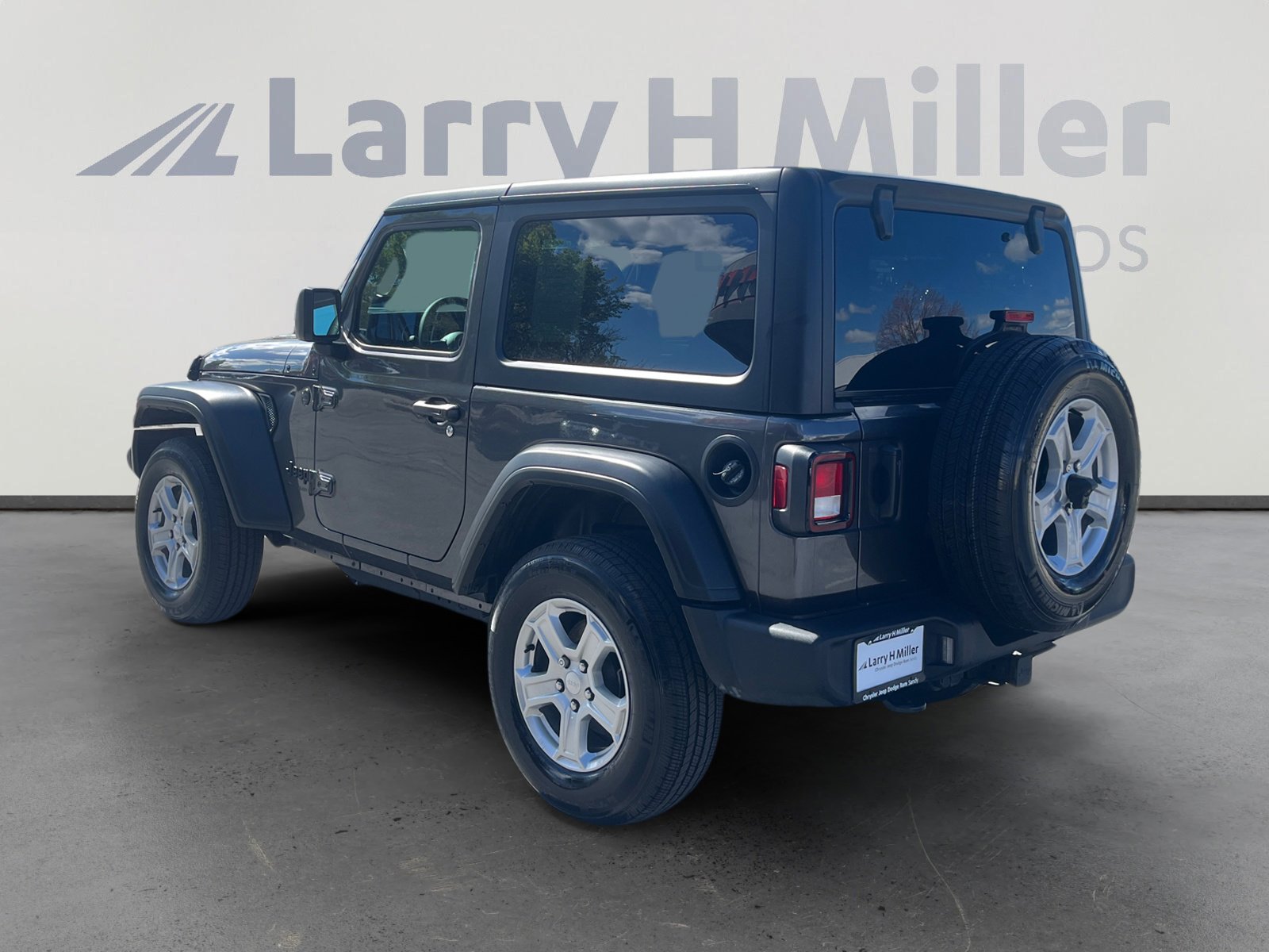 Used 2023 Jeep Wrangler Sport S image 3