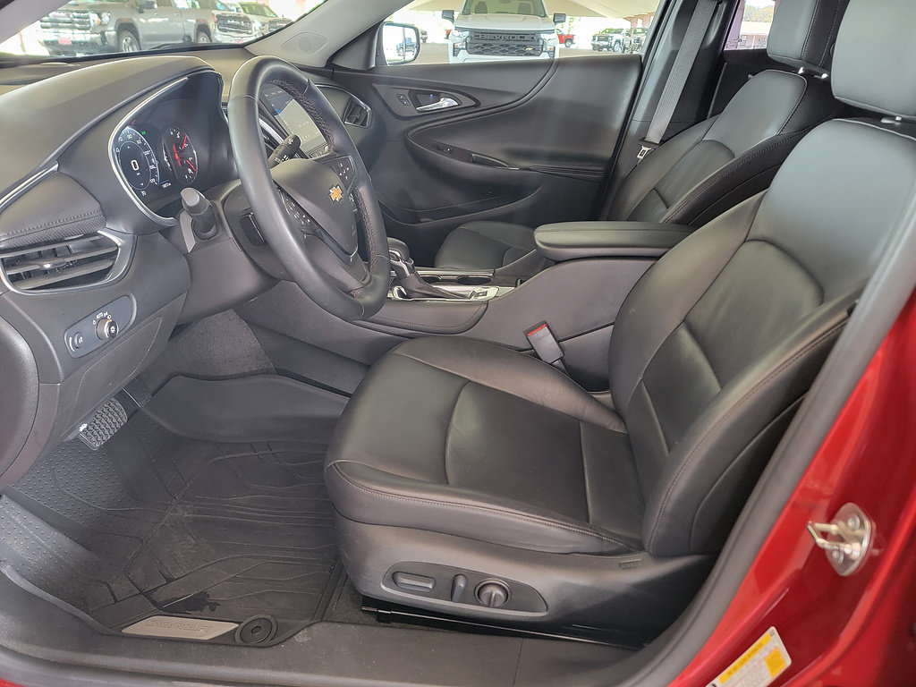 Used 2025 Chevrolet Malibu LT FWD image 2
