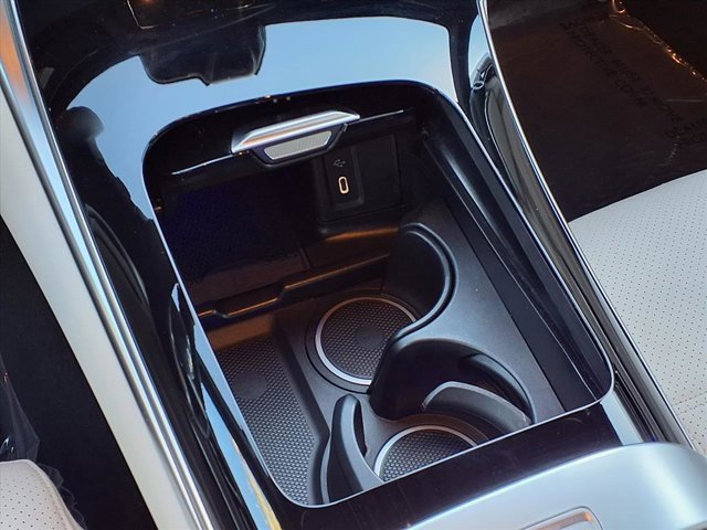 Used 2025 Mercedes-Benz GLC 300 image 7