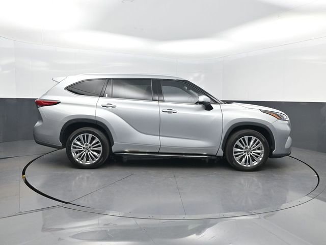 Used 2023 Toyota Highlander Platinum FWD image 35