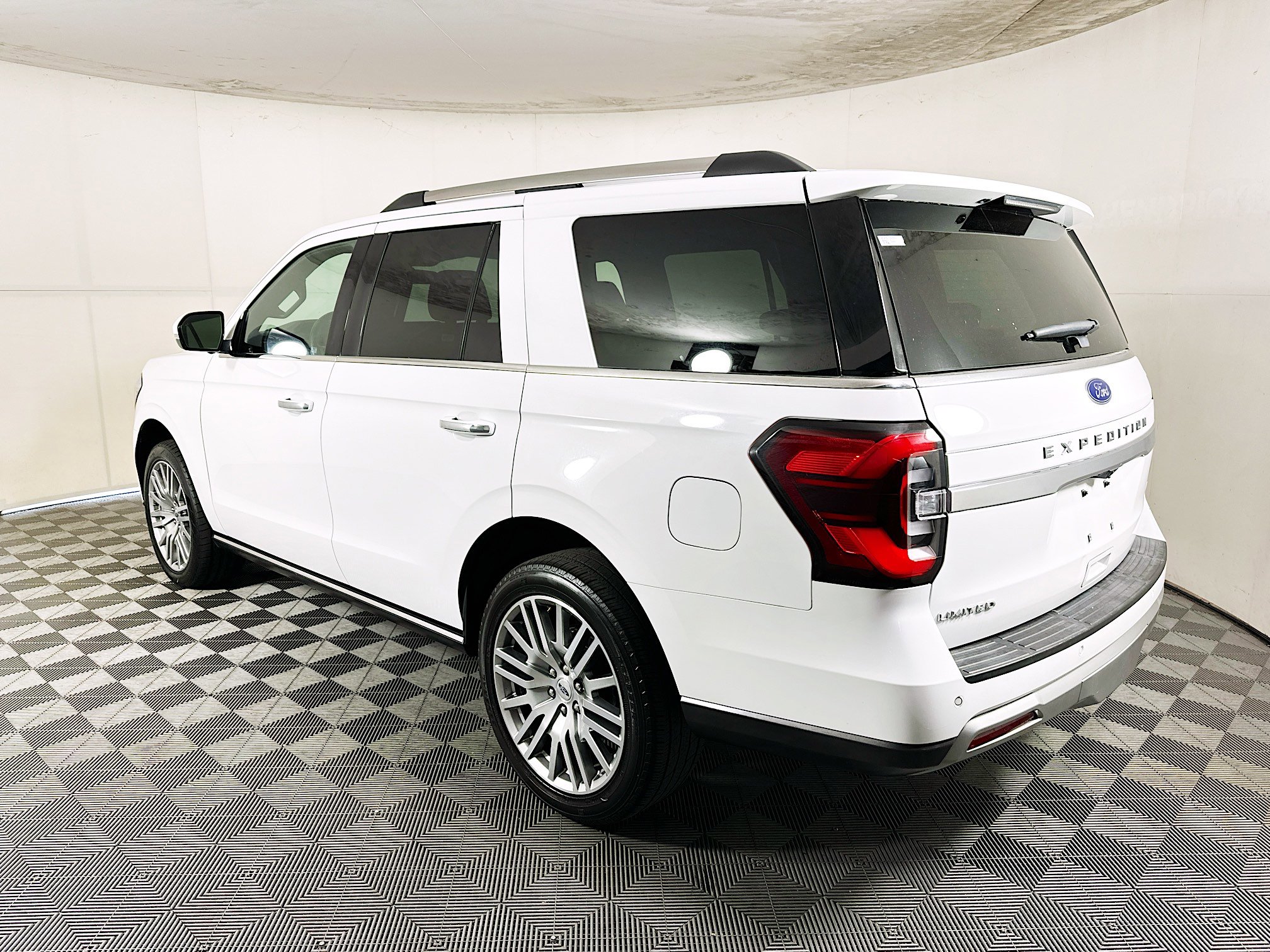 Used 2024 Ford Expedition Limited image 5