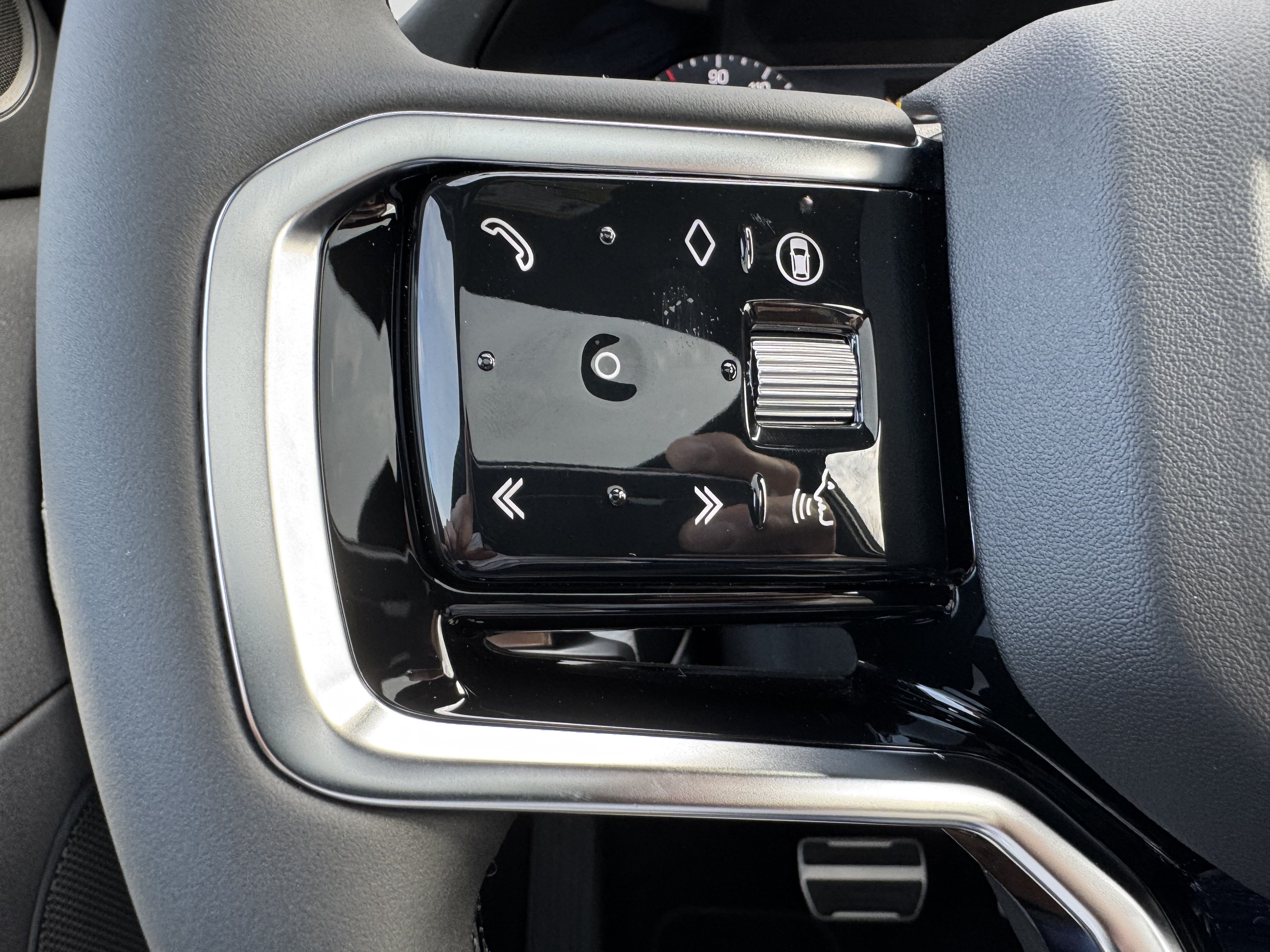 New 2026 Land Rover Discovery Sport Landmark AWD/4WD image 17
