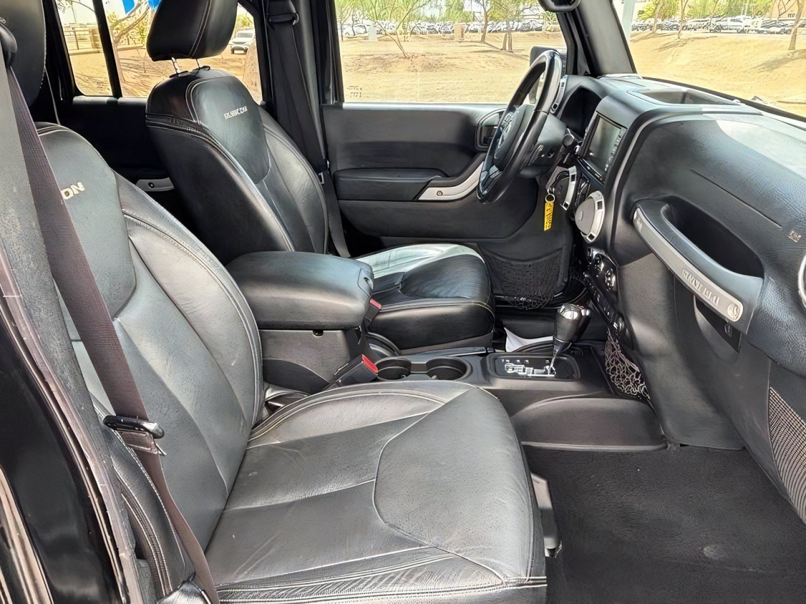 Used 2016 Jeep Wrangler Unlimited Rubicon w/ Connectivity Group AWD/4WD image 30