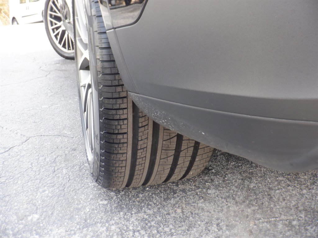 Used 2023 Porsche Cayenne Platinum Edition image 28