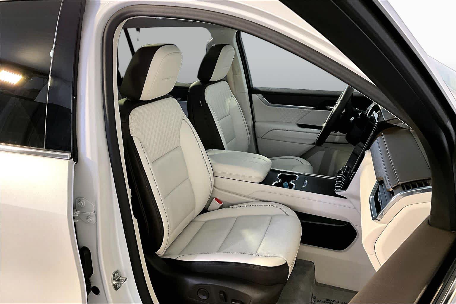 Used 2024 GMC Acadia Denali w/ Super Cruise Package AWD/4WD image 8