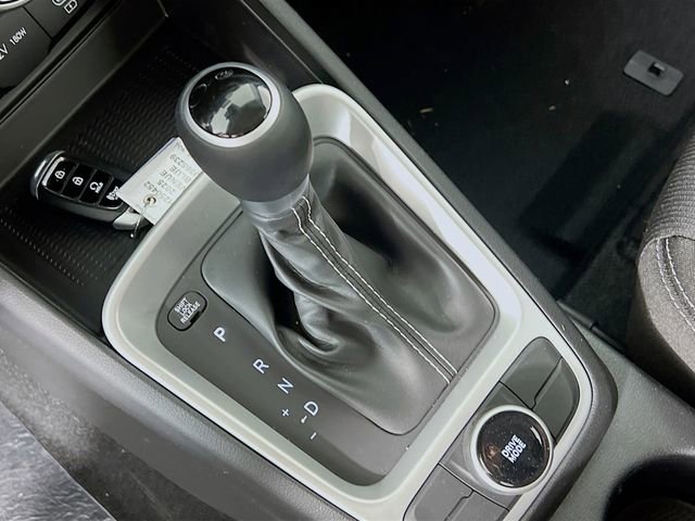 Certified 2025 Hyundai Venue SEL image 16