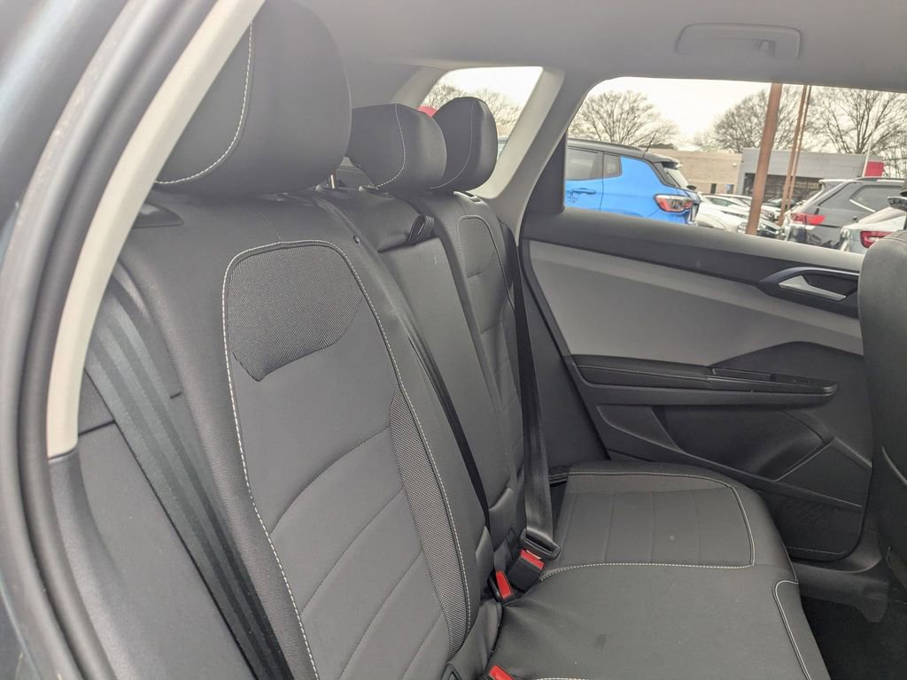 Used 2024 Volkswagen Taos SE image 28