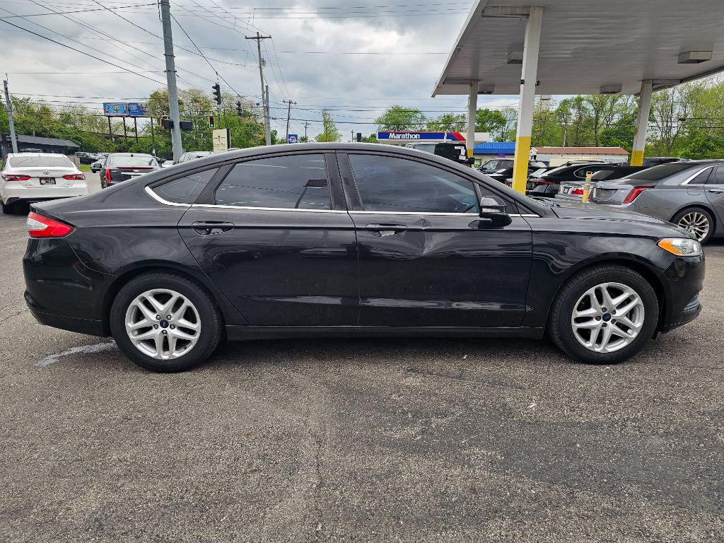 Used 2015 Ford Fusion SE FWD image 15