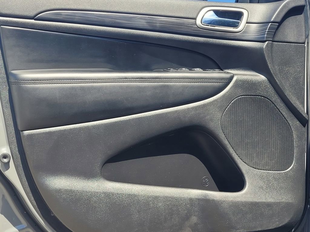 Used 2022 Jeep Grand Cherokee Laredo X image 17