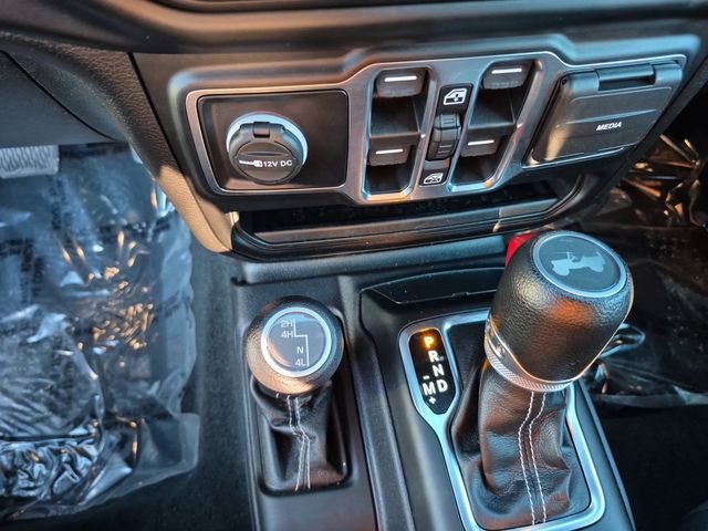 Used 2023 Jeep Wrangler Unlimited Sahara AWD/4WD image 22