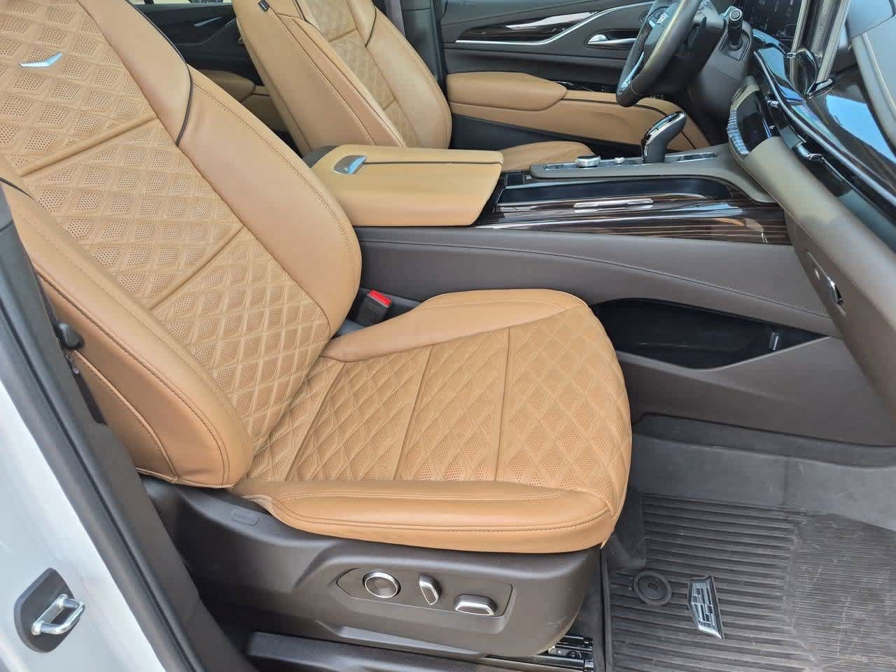 Used 2024 Cadillac Escalade ESV Sport w/ LPO, ONYX Package AWD/4WD image 25