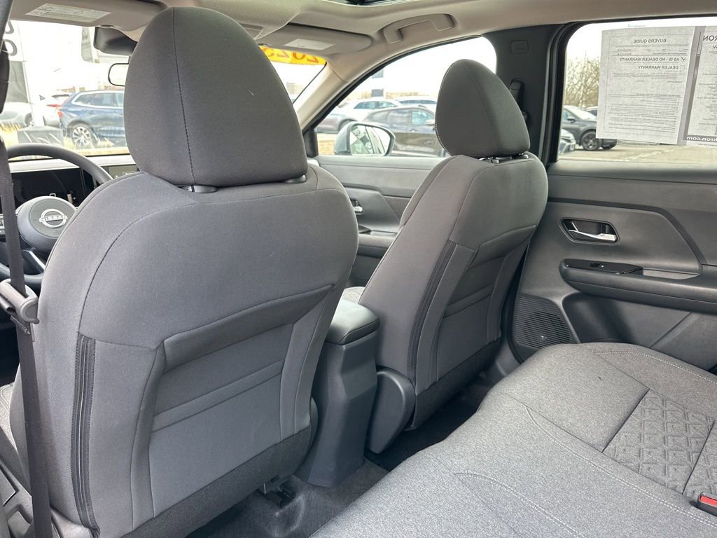 Used 2025 Nissan Kicks SV w/ SV Premium Package image 40