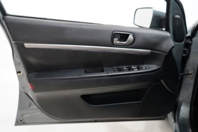 Used 2009 Mitsubishi Galant ES image 17