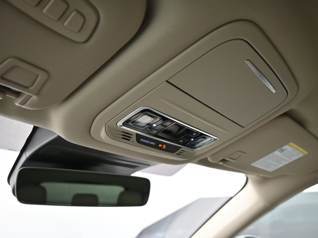 Used 2025 Lincoln Nautilus Premier image 18