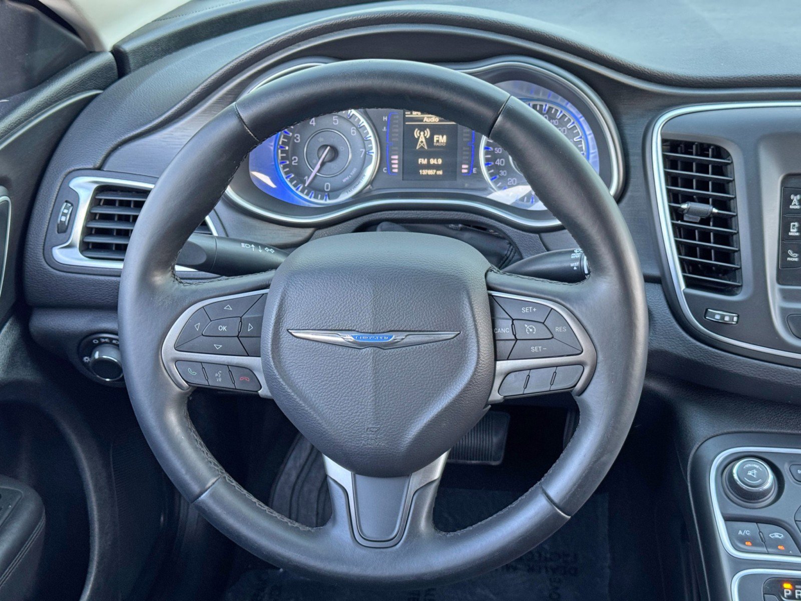 Used 2015 Chrysler 200 Limited w/ Convenience Group image 18