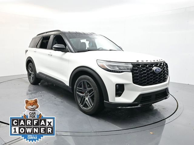 Used 2025 Ford Explorer ST image 1