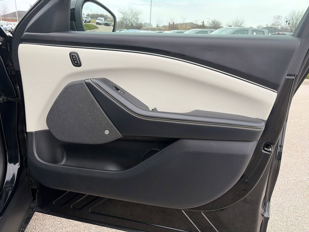 Used 2025 Ford Mustang Mach-E Premium image 9