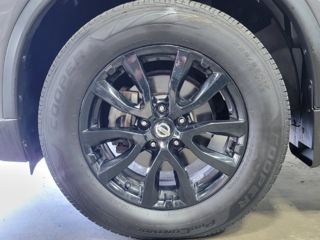 Used 2017 Nissan Rogue SV w/ Midnight Edition Package AWD/4WD image 9