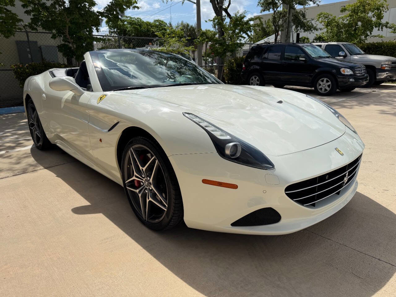 Used 2015 Ferrari California T RWD image 6