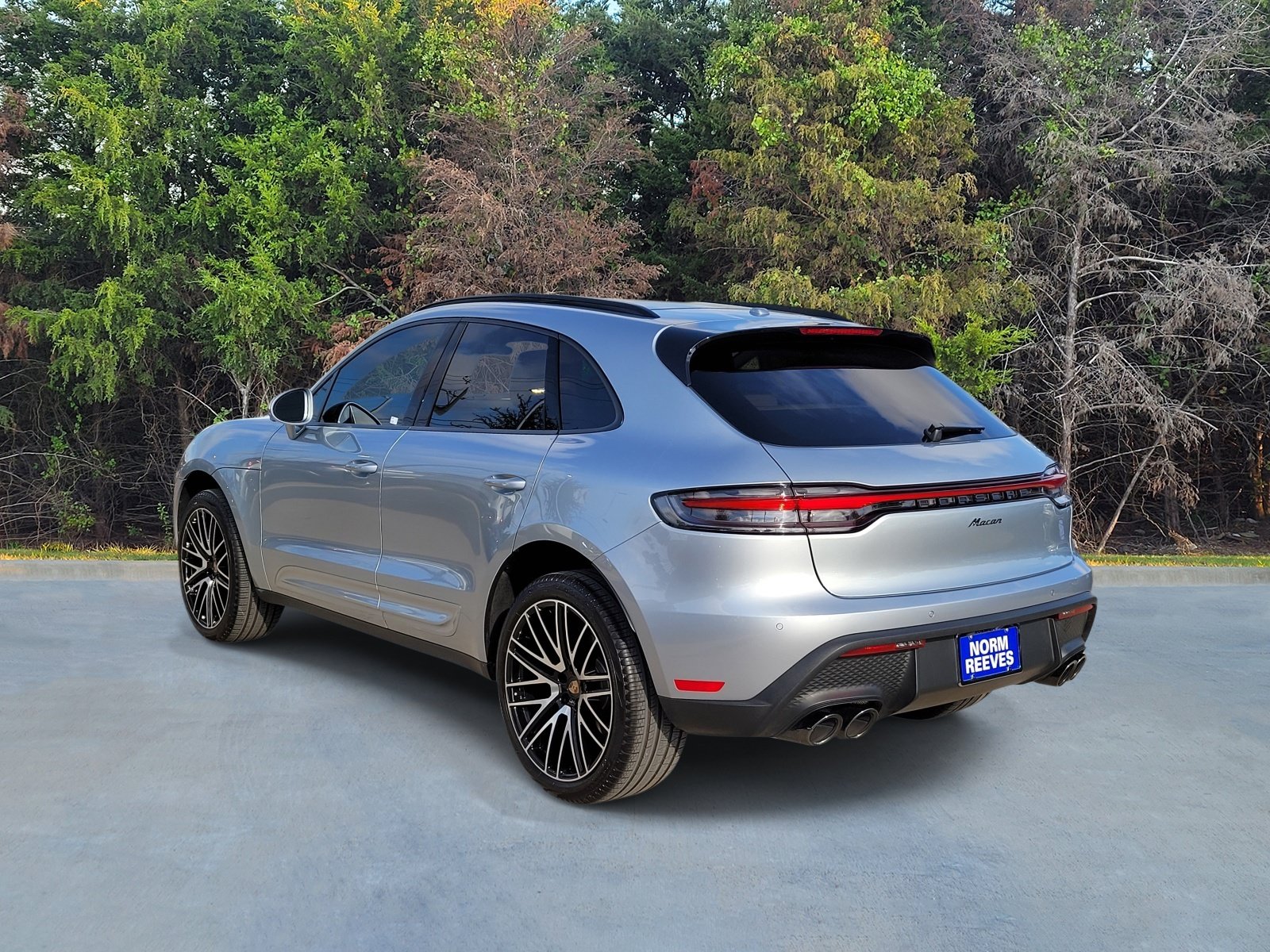 Used 2025 Porsche Macan AWD/4WD image 21