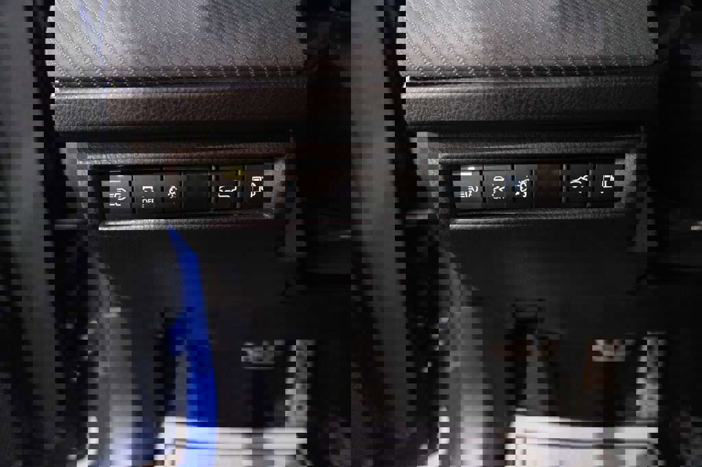 Used 2025 Toyota Camry SE image 35