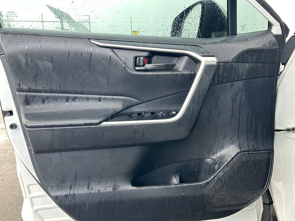 Used 2021 Toyota RAV4 LE image 22