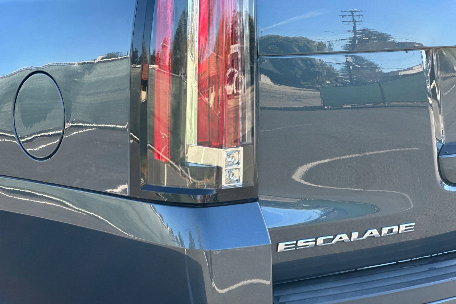 Used 2020 Cadillac Escalade ESV Platinum image 13