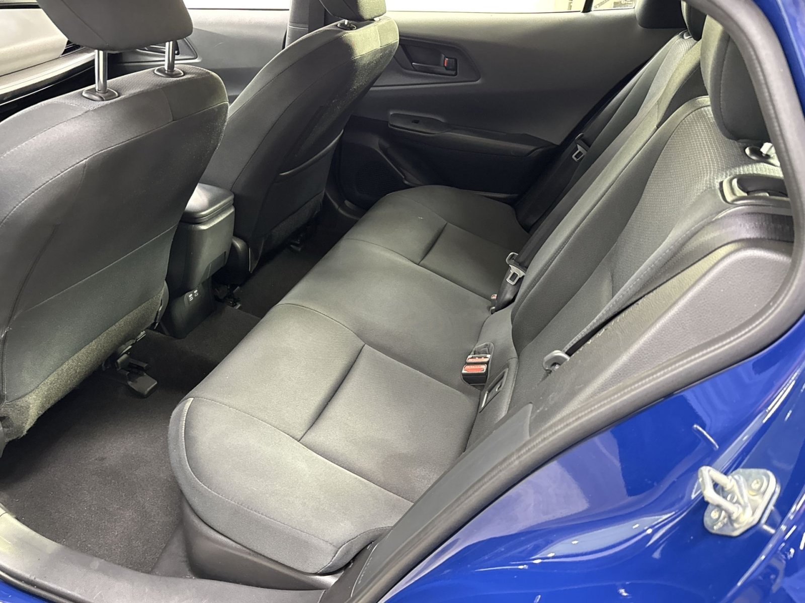 Used 2025 Toyota Prius LE FWD image 36
