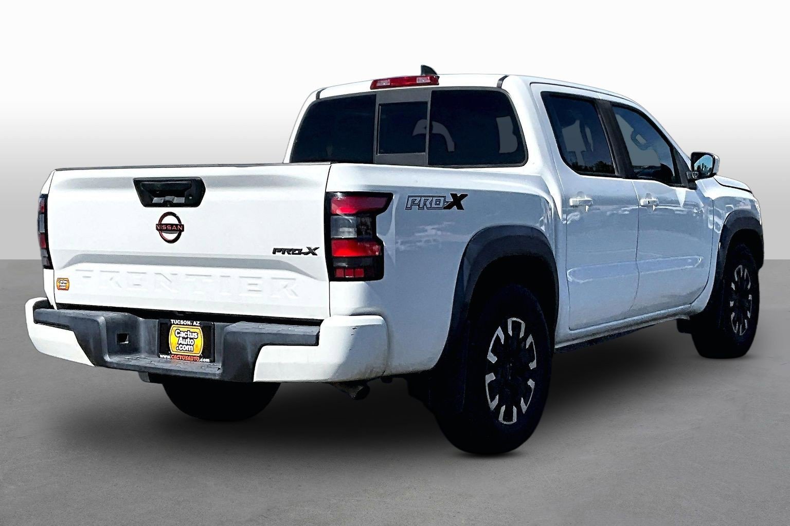 Used 2022 Nissan Frontier Pro-X RWD image 2