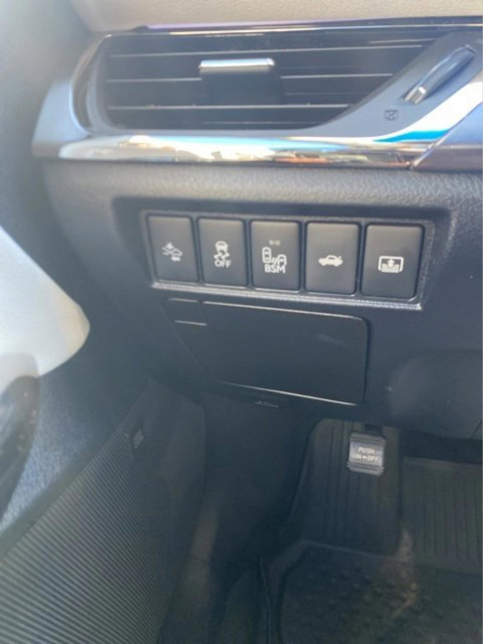 Used 2017 Toyota Avalon Limited image 18