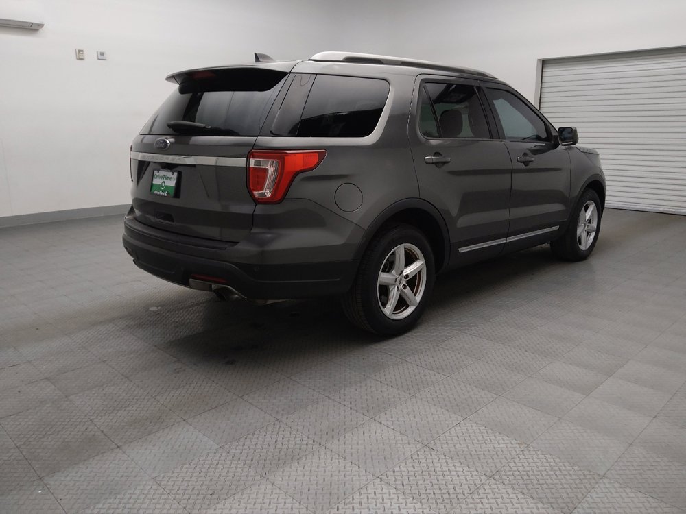 Used 2018 Ford Explorer XLT FWD image 9