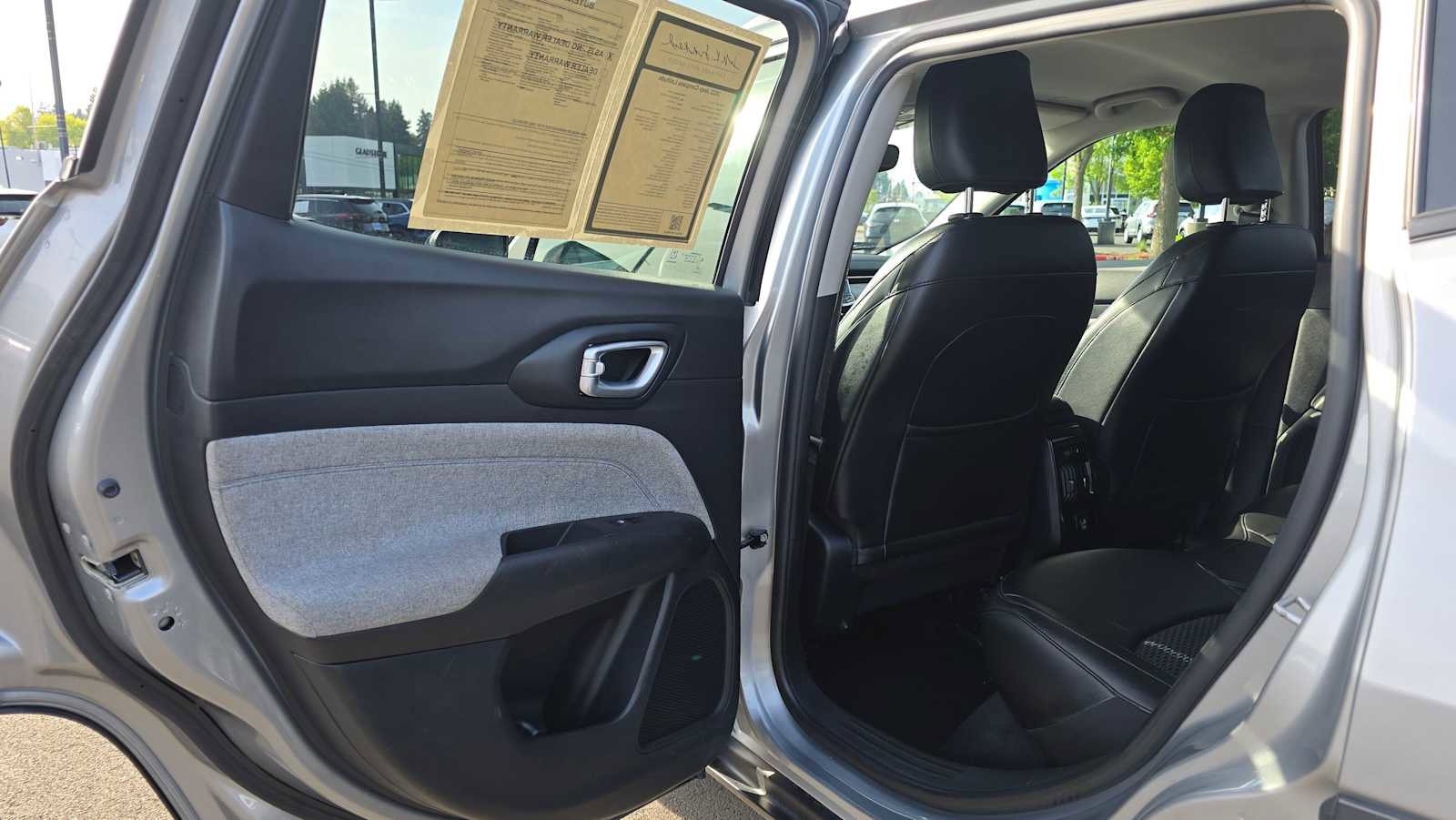 Used 2022 Jeep Compass Latitude AWD/4WD image 15