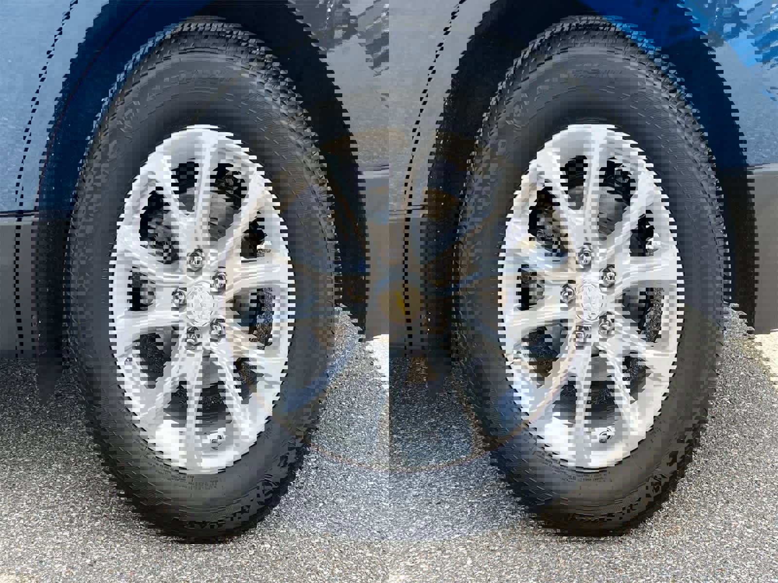 Used 2019 Chevrolet Equinox LT w/ Driver Convenience Package image 13