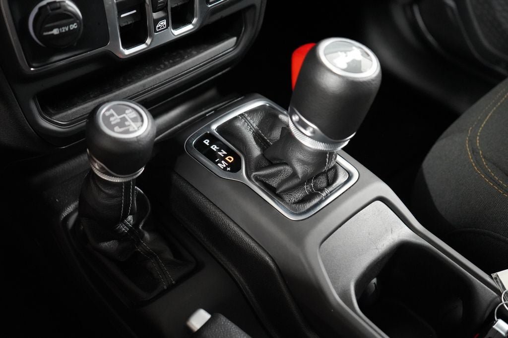 Used 2025 Jeep Wrangler Unlimited Sahara AWD/4WD image 18